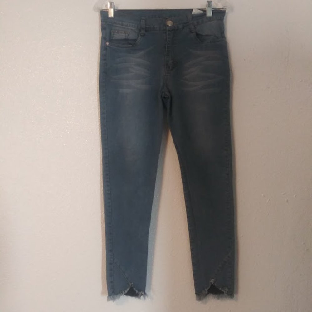 Clase women's size 13 juniors medium wash jeans